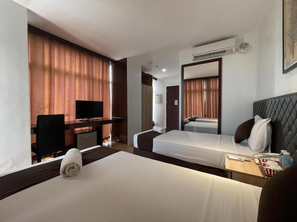 Capitol Central Hotel And Suites Cebu Exterior photo