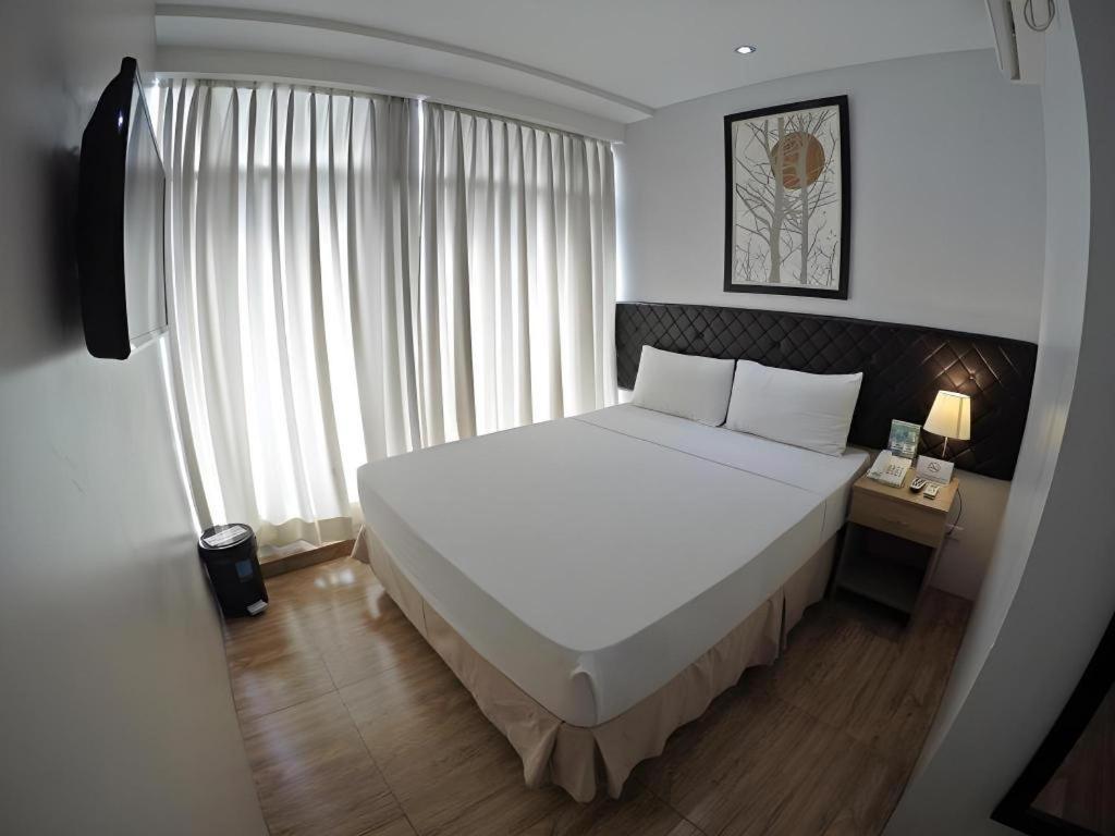 Capitol Central Hotel And Suites Cebu Exterior photo