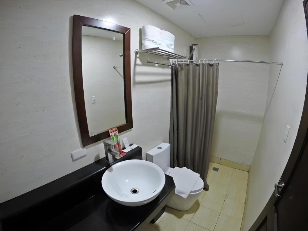 Capitol Central Hotel And Suites Cebu Exterior photo