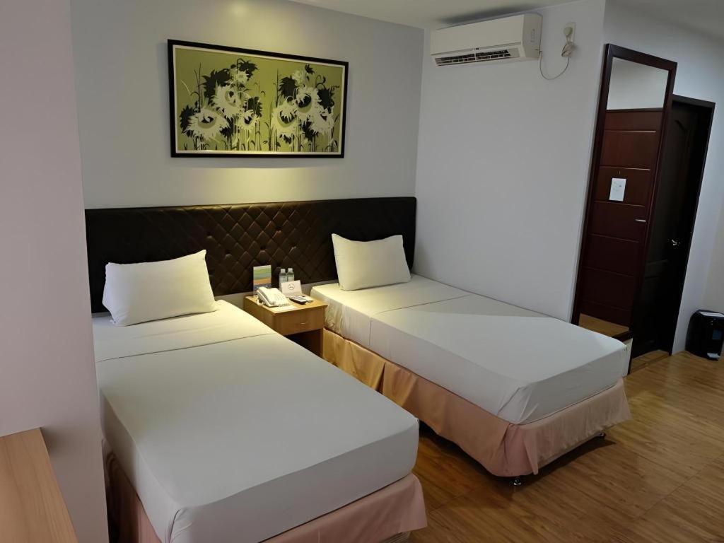 Capitol Central Hotel And Suites Cebu Exterior photo