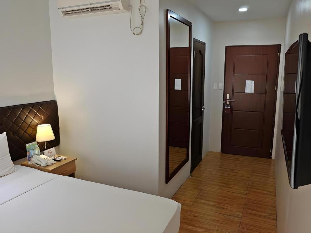 Capitol Central Hotel And Suites Cebu Exterior photo