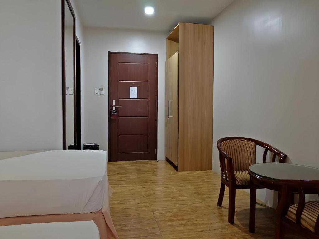 Capitol Central Hotel And Suites Cebu Exterior photo