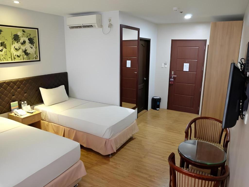 Capitol Central Hotel And Suites Cebu Exterior photo