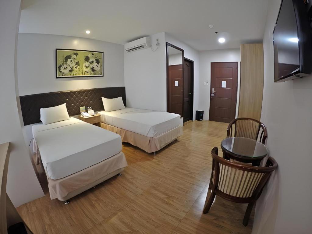 Capitol Central Hotel And Suites Cebu Exterior photo